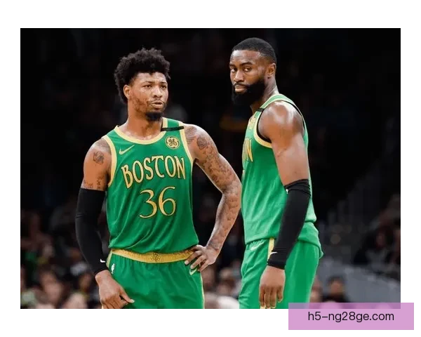 以斯玛特和海斯双核发威 雷迪克盛赞内外线统治